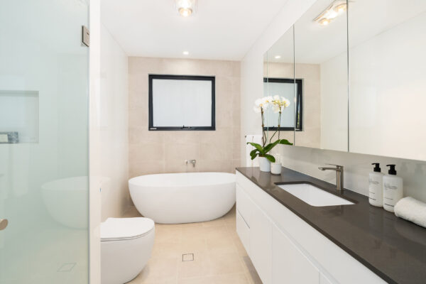 26 Warrawee Avenue - Bathroom